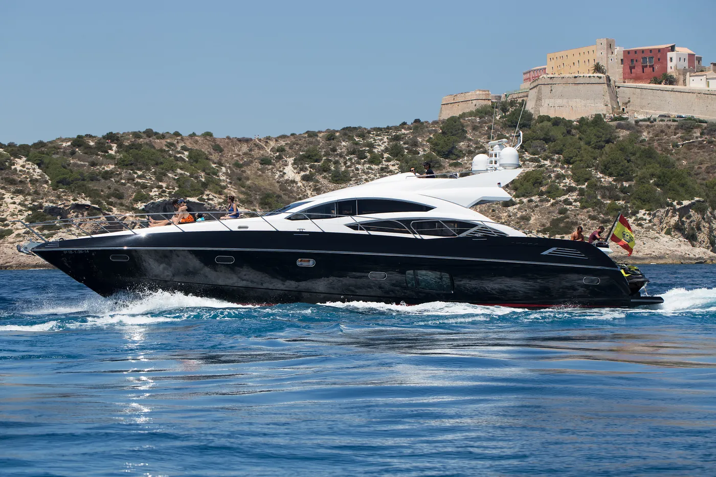 Sunseeker Predator 74 · Black Jax — photo 5
