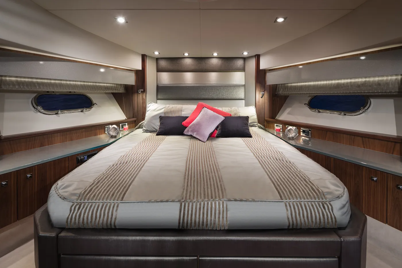 Sunseeker Predator 74 · Black Jax — photo 6