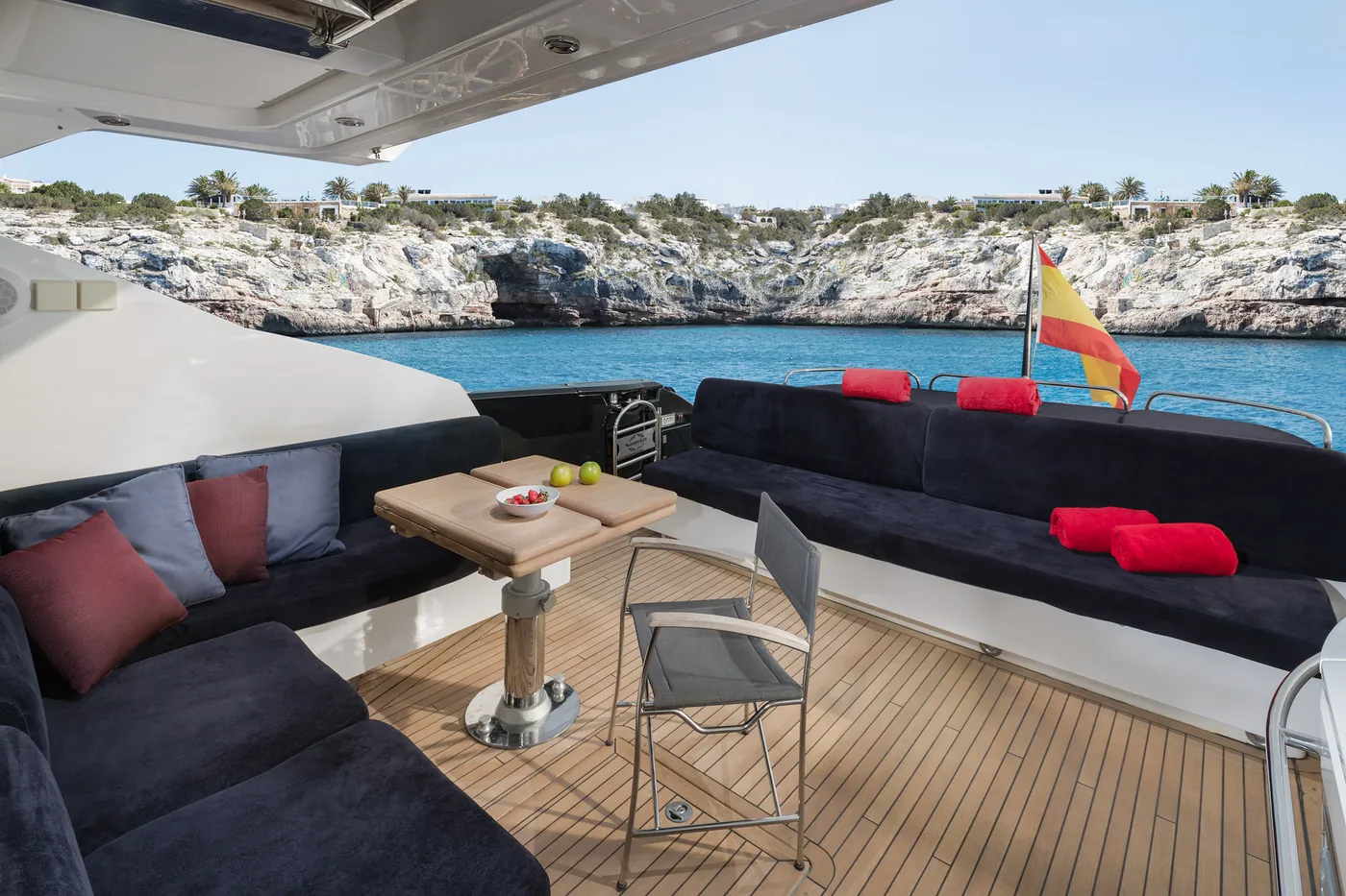 Sunseeker Predator 74 · Black Jax — photo 8