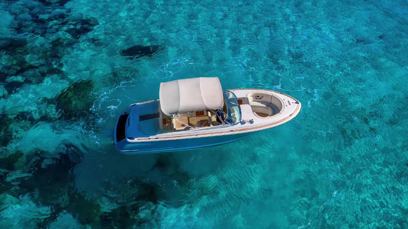 Chris-Craft 28 · Yootopia, private charter Ibiza