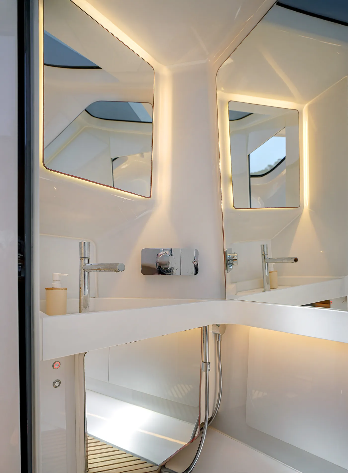 Frauscher 45 · Hailey Su — photo 3