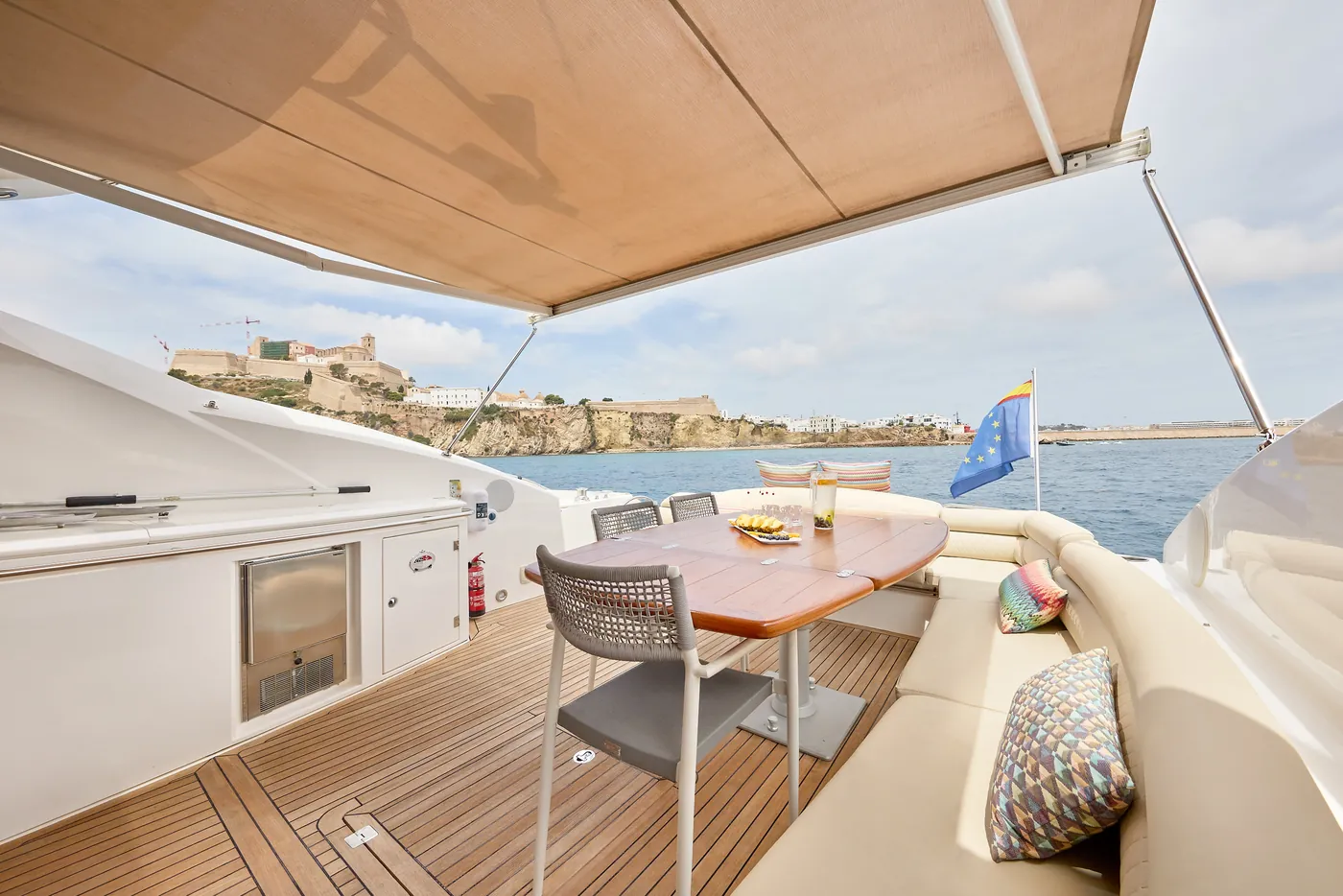 Sunseeker Predator 72 · Number 9 — photo 3