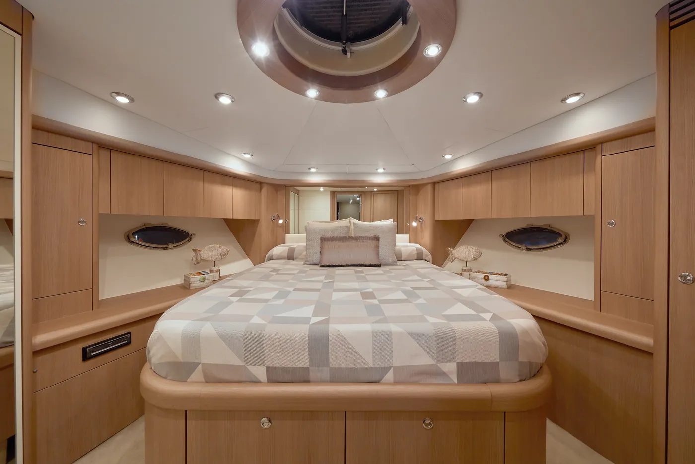 Sunseeker Predator 72 · Number 9 — photo 7