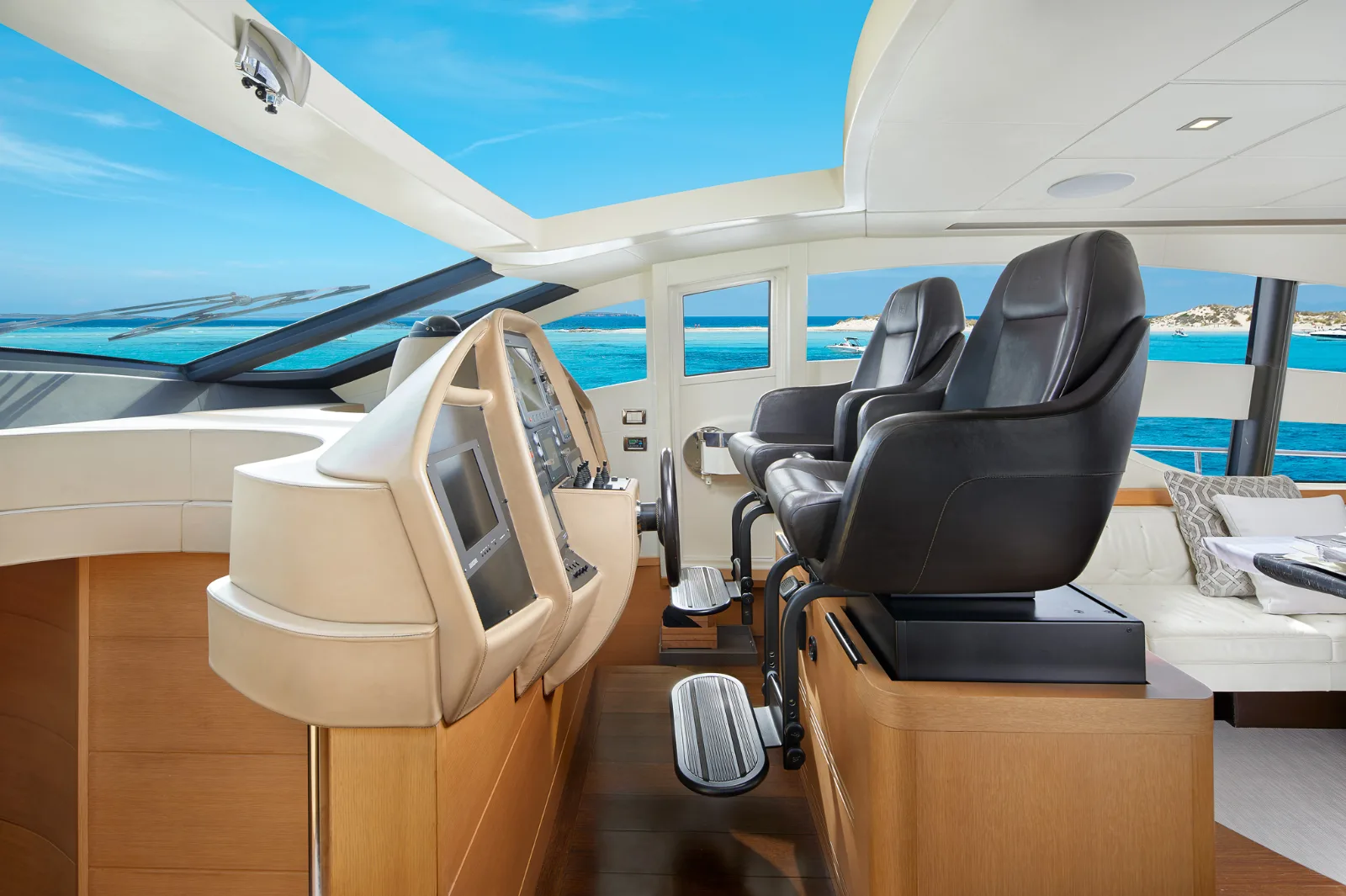 Pershing 72 · Legendary — photo 7
