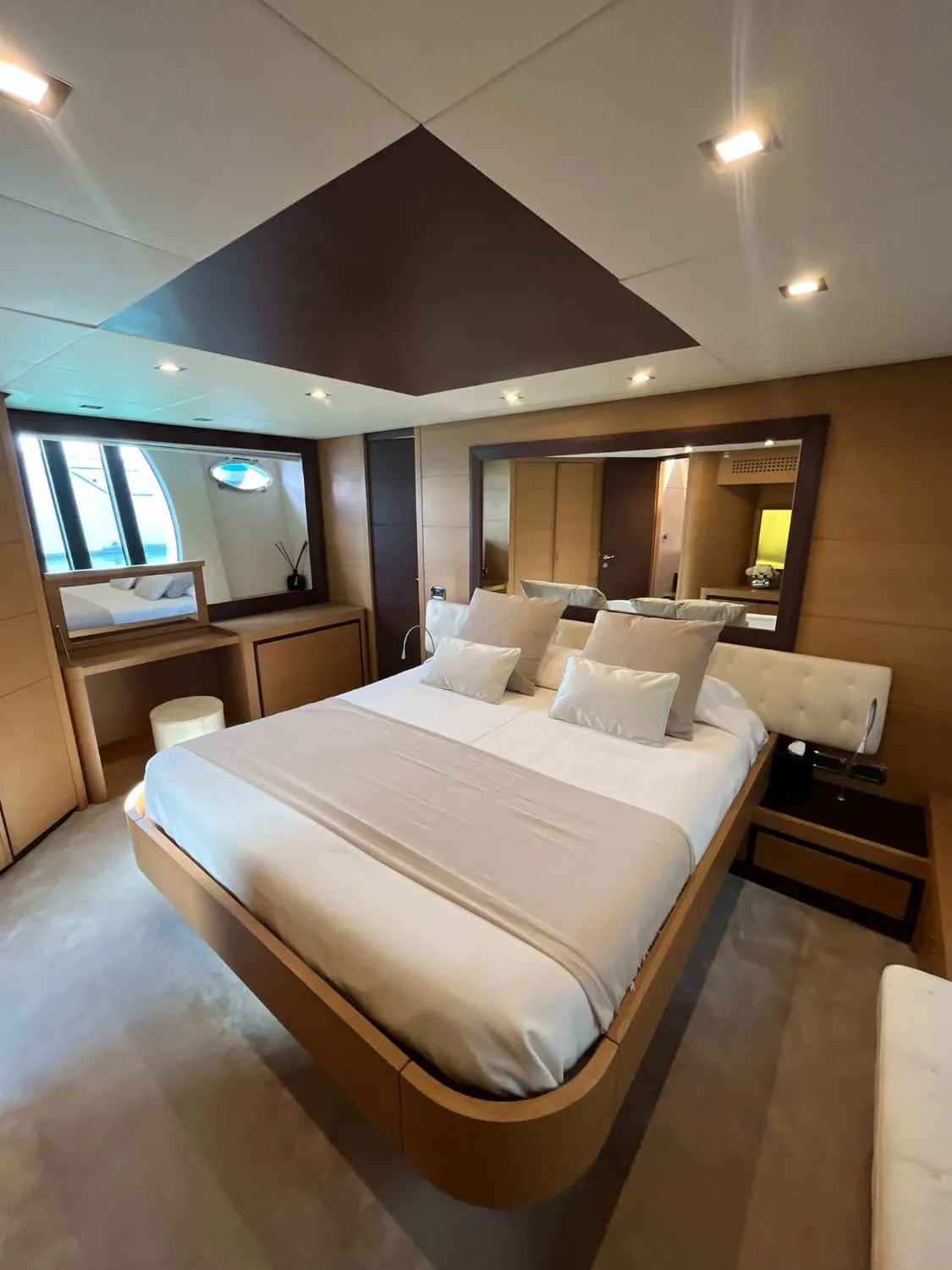 Pershing 72 · Legendary — photo 9