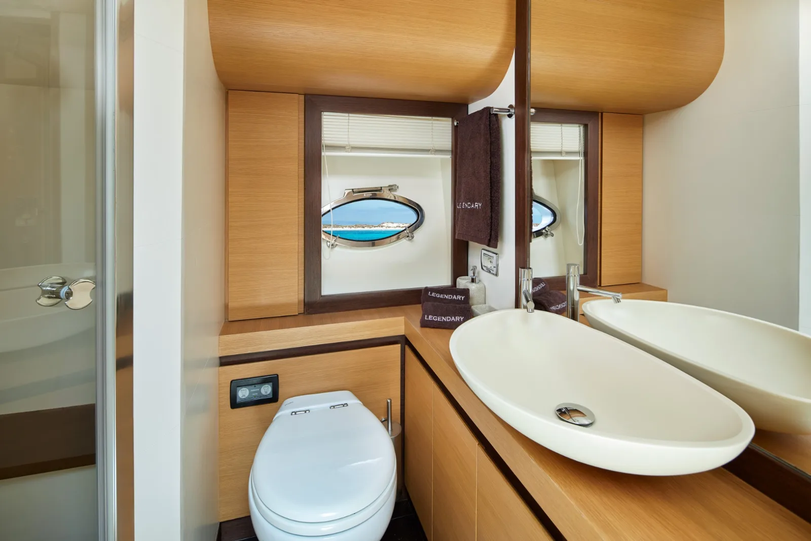 Pershing 72 · Legendary — photo 10