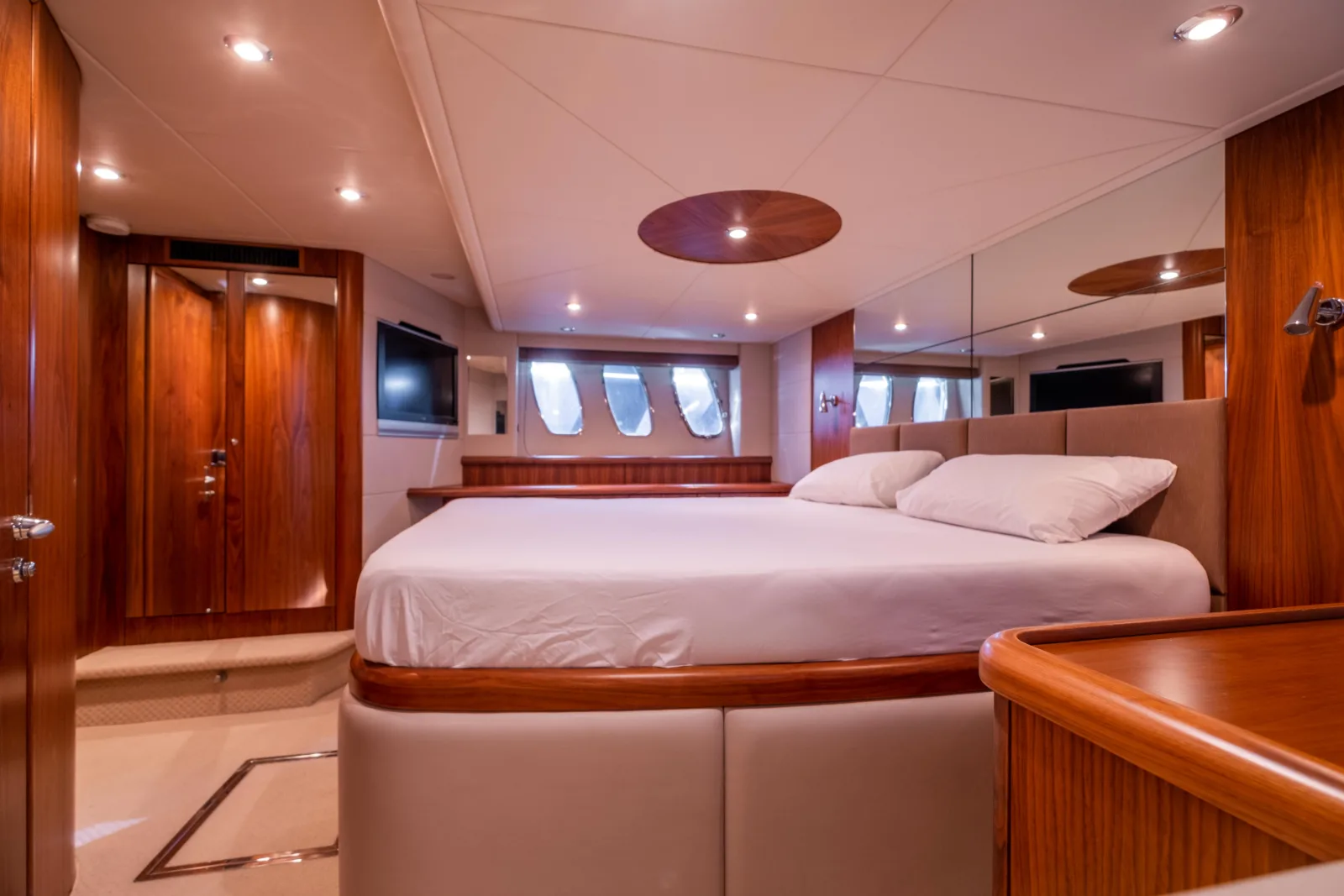 Sunseeker Predator 62 · Shadow — photo 6