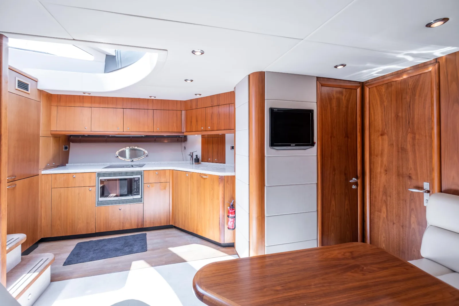 Sunseeker Predator 62 · Shadow — photo 7