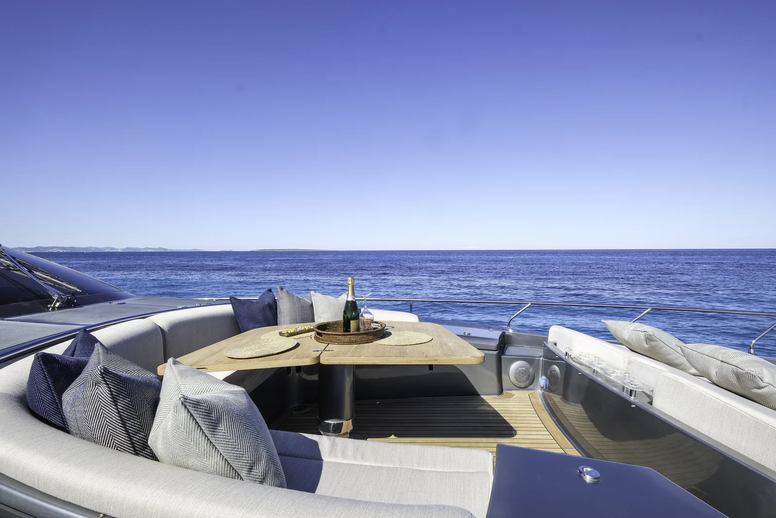 Riva 86 · Tanit — photo 5
