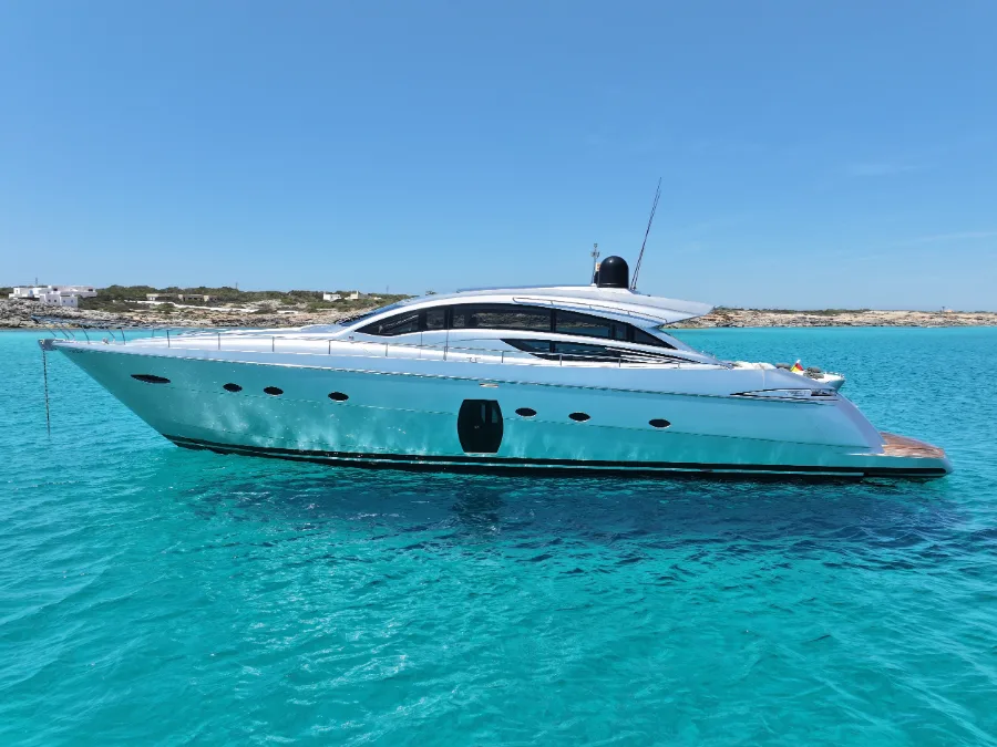 Pershing 72 · Legendary